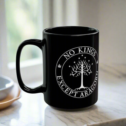 Black mug with the text "No kings except Aragorn" and a graphic featuring the white tree of Gondor with seven stars above it and the kings' crown.